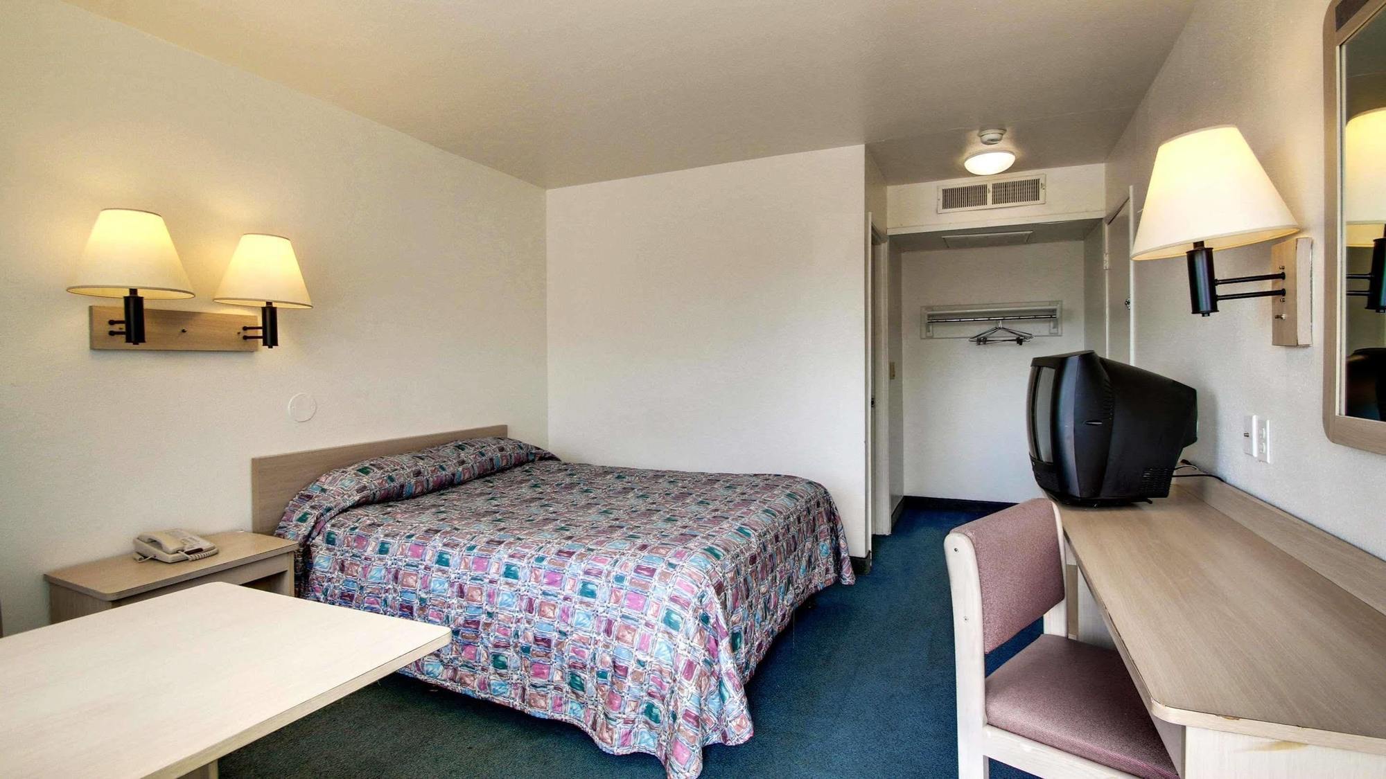Quality Inn & Suites Des Moines Airport Exterior foto